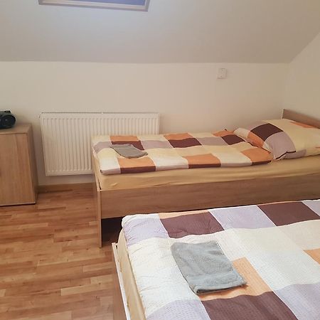Ubytovani Zizkova Pacov Hotel Bagian luar foto
